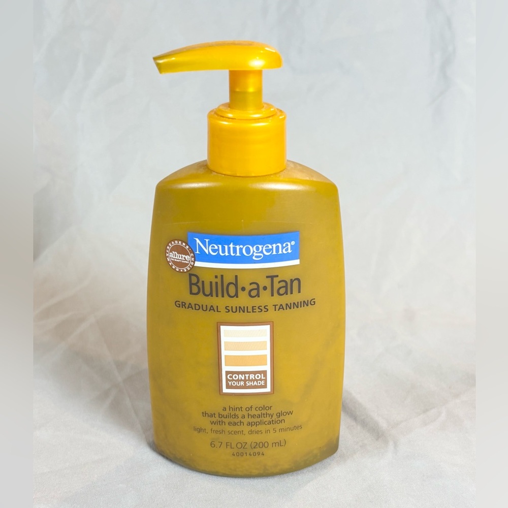 Neutrogena‎ build a tan self tanner 6.7oz 200ml 95% full